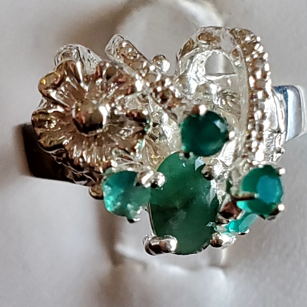 Genuine 2.9ct Natural Emeralds Ring Size 8